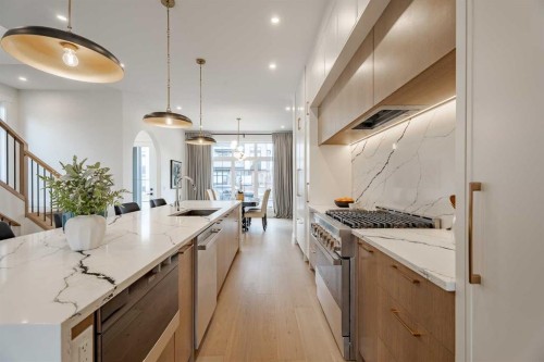 2510 17 Street Nw, Calgary, AB - Indoor Photo Showing Kitchen With Upgraded Kitchen