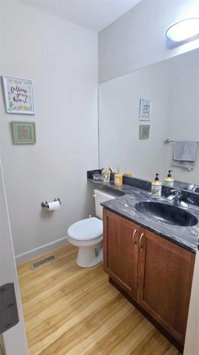 1156 Sherwood Boulevard Nw, Calgary, AB - Indoor Photo Showing Bathroom