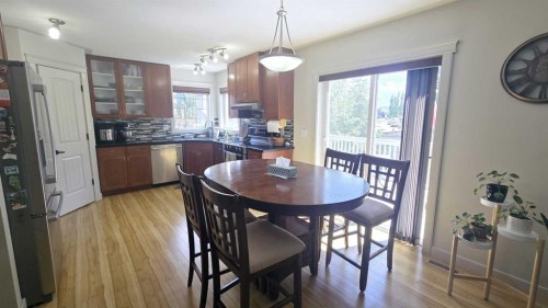 1156 Sherwood Boulevard Nw, Calgary, AB - Indoor Photo Showing Dining Room