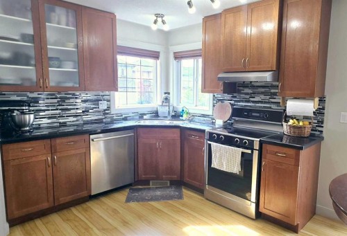 1156 Sherwood Boulevard Nw, Calgary, AB - Indoor Photo Showing Kitchen