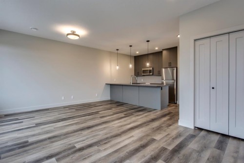 259 Royal Elm Road Nw, Calgary, AB - Indoor Photo Showing Kitchen