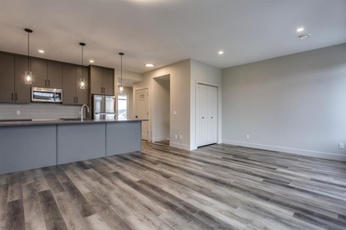 259 Royal Elm Road Nw, Calgary, AB - Indoor Photo Showing Kitchen