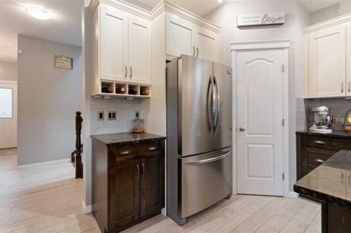 95 Evansborough Common Nw, Calgary, AB - Indoor Photo Showing Kitchen