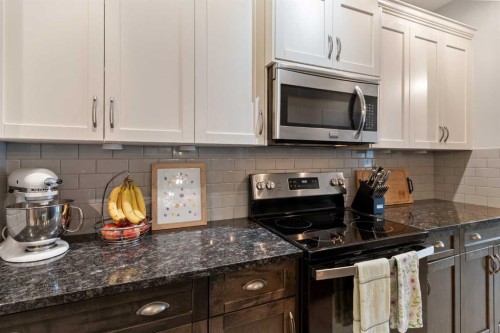 95 Evansborough Common Nw, Calgary, AB - Indoor Photo Showing Kitchen