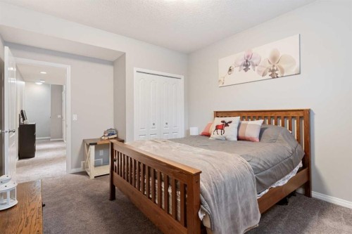 95 Evansborough Common Nw, Calgary, AB - Indoor Photo Showing Bedroom