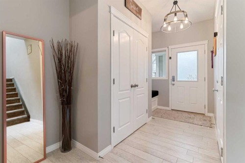 95 Evansborough Common Nw, Calgary, AB - Indoor Photo Showing Other Room