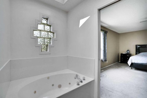 356 Chaparral Drive Se, Calgary, AB - Indoor Photo Showing Bathroom