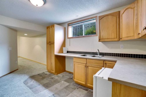 356 Chaparral Drive Se, Calgary, AB - Indoor Photo Showing Kitchen
