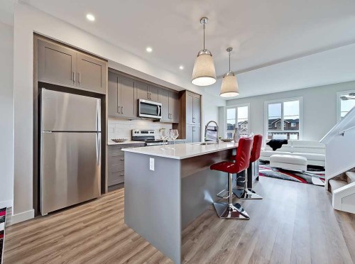 16-3 Lakewood Circle, Strathmore, AB - Indoor Photo Showing Kitchen With Upgraded Kitchen