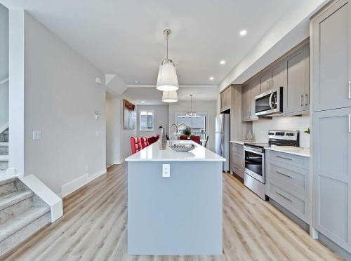 16-3 Lakewood Circle, Strathmore, AB - Indoor Photo Showing Kitchen With Upgraded Kitchen