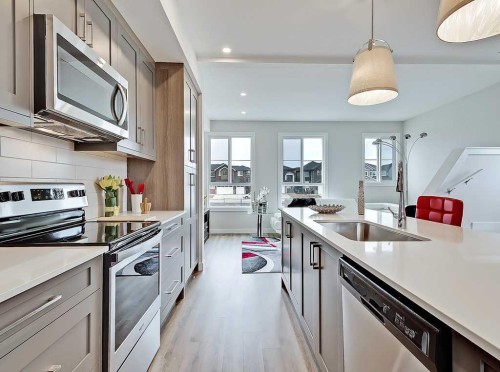 16-3 Lakewood Circle, Strathmore, AB - Indoor Photo Showing Kitchen With Upgraded Kitchen