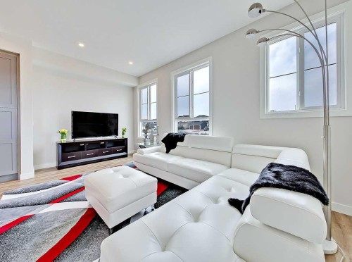 16-3 Lakewood Circle, Strathmore, AB - Indoor Photo Showing Living Room