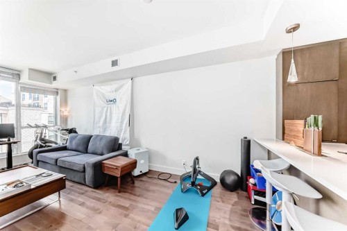 507-10 Shawnee Hill Sw, Calgary, AB - Indoor Photo Showing Living Room