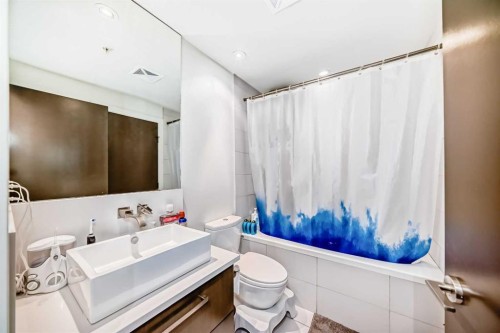 507-10 Shawnee Hill Sw, Calgary, AB - Indoor Photo Showing Bathroom