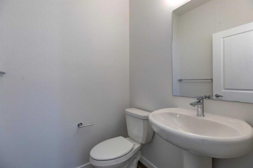 232 Creekstone Circle Sw, Calgary, AB - Indoor Photo Showing Bathroom