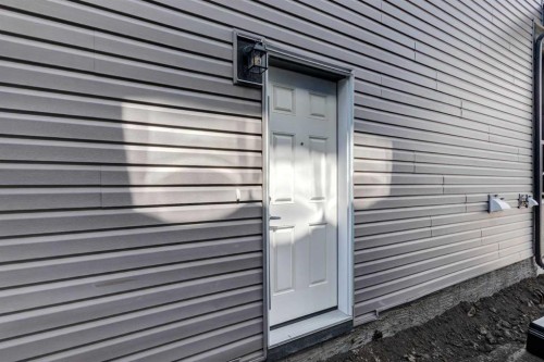 905 Livingston View Ne, Calgary, AB - Outdoor