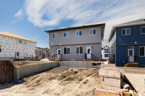 905 Livingston View Ne, Calgary, AB - Outdoor