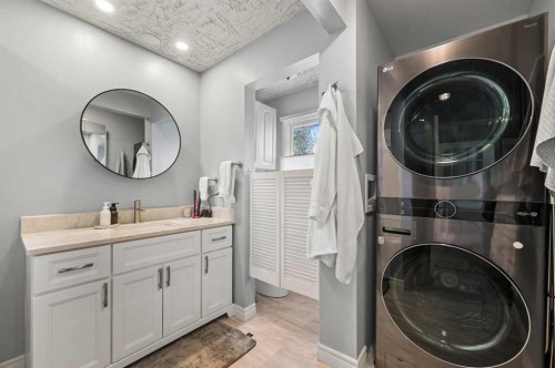 2326 19 Street Sw, Calgary, AB - Indoor Photo Showing Laundry Room