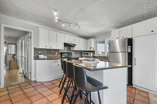 2326 19 Street Sw, Calgary, AB - Indoor Photo Showing Kitchen