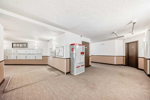 312-21 Dover Point Se, Calgary, AB - Indoor Photo Showing Other Room