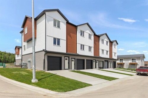 11 Park Lane, Didsbury, AB - Outdoor