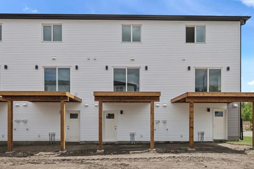 11 Park Lane, Didsbury, AB - Outdoor