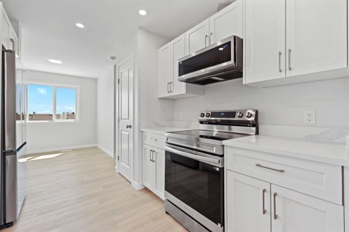 11 Park Lane, Didsbury, AB - Indoor Photo Showing Kitchen