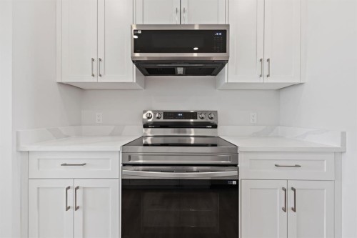 11 Park Lane, Didsbury, AB - Indoor Photo Showing Kitchen