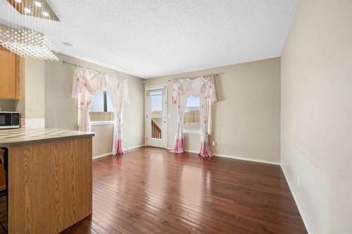 312 Saddlebrook Point Ne, Calgary, AB - Indoor Photo Showing Kitchen