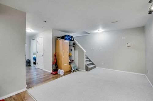 19 Taravista Gardens Ne, Calgary, AB - Indoor Photo Showing Gym Room
