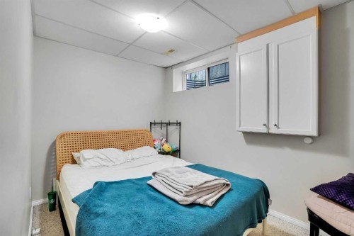 19 Taravista Gardens Ne, Calgary, AB - Indoor Photo Showing Bedroom