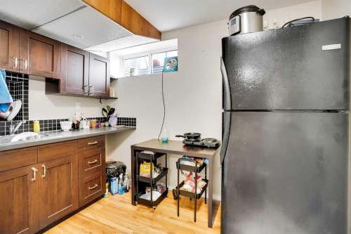 19 Taravista Gardens Ne, Calgary, AB - Indoor Photo Showing Kitchen