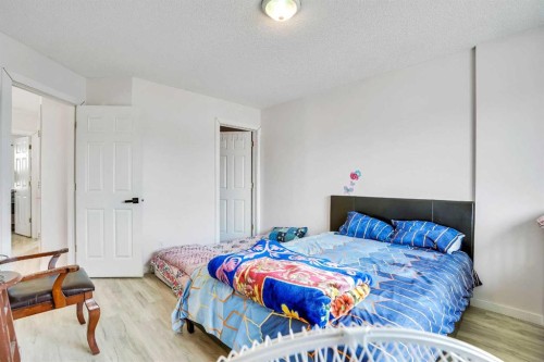 19 Taravista Gardens Ne, Calgary, AB - Indoor Photo Showing Bedroom