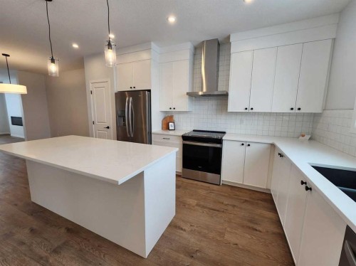 575 Lucas Boulevard Nw, Calgary, AB - Indoor Photo Showing Kitchen With Stainless Steel Kitchen With Double Sink With Upgraded Kitchen