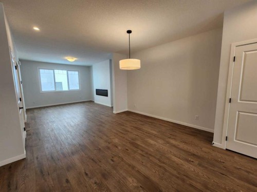 575 Lucas Boulevard Nw, Calgary, AB - Indoor Photo Showing Other Room