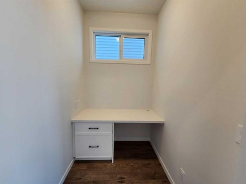 575 Lucas Boulevard Nw, Calgary, AB - Indoor Photo Showing Other Room