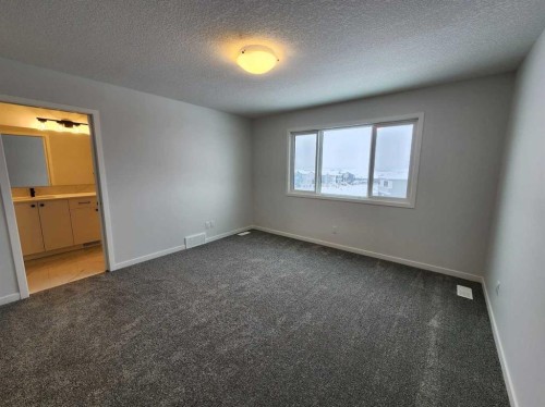 575 Lucas Boulevard Nw, Calgary, AB - Indoor Photo Showing Other Room