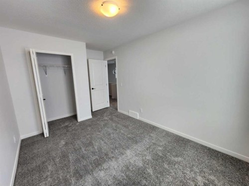 575 Lucas Boulevard Nw, Calgary, AB - Indoor Photo Showing Other Room