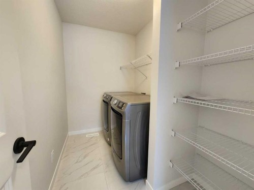 575 Lucas Boulevard Nw, Calgary, AB - Indoor