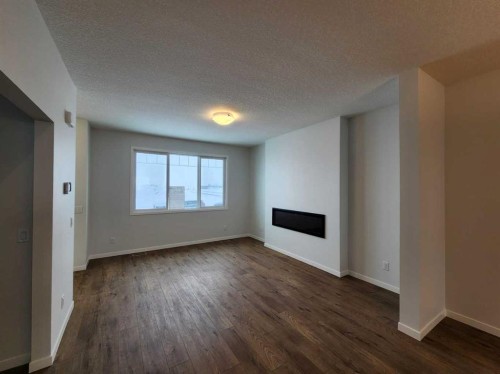 575 Lucas Boulevard Nw, Calgary, AB - Indoor Photo Showing Other Room