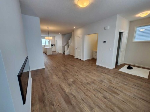 575 Lucas Boulevard Nw, Calgary, AB - Indoor Photo Showing Other Room