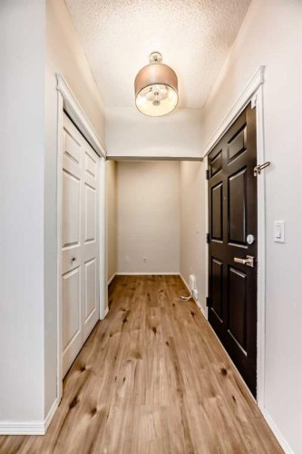 5311-70 Panamount Drive Nw, Calgary, AB - Indoor Photo Showing Other Room