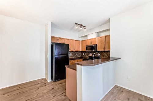 5311-70 Panamount Drive Nw, Calgary, AB - Indoor Photo Showing Kitchen