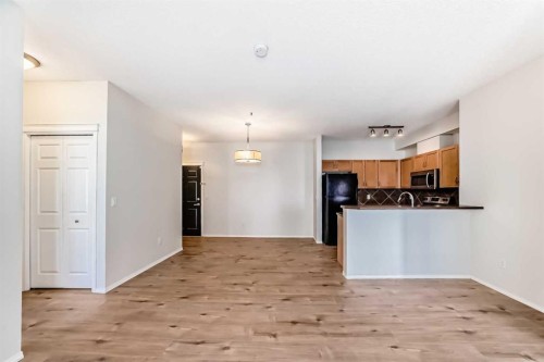 5311-70 Panamount Drive Nw, Calgary, AB - Indoor Photo Showing Kitchen