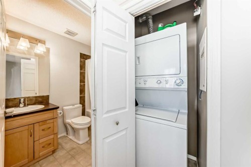 5311-70 Panamount Drive Nw, Calgary, AB - Indoor Photo Showing Other Room