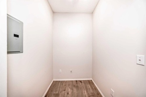 5311-70 Panamount Drive Nw, Calgary, AB - Indoor Photo Showing Other Room