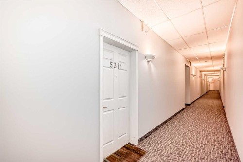 5311-70 Panamount Drive Nw, Calgary, AB - Indoor Photo Showing Other Room