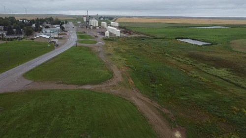 7 Railway Avenue South, Lomond, AB 