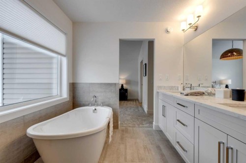 483 Rivercrest View, Cochrane, AB - Indoor Photo Showing Bathroom