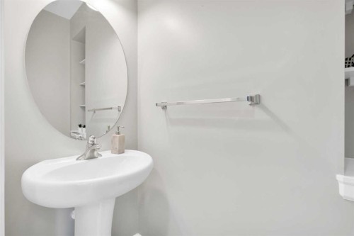 2020 Windsong Drive Sw, Airdrie, AB - Indoor Photo Showing Bathroom